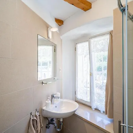 Old Town Historical Apartment *